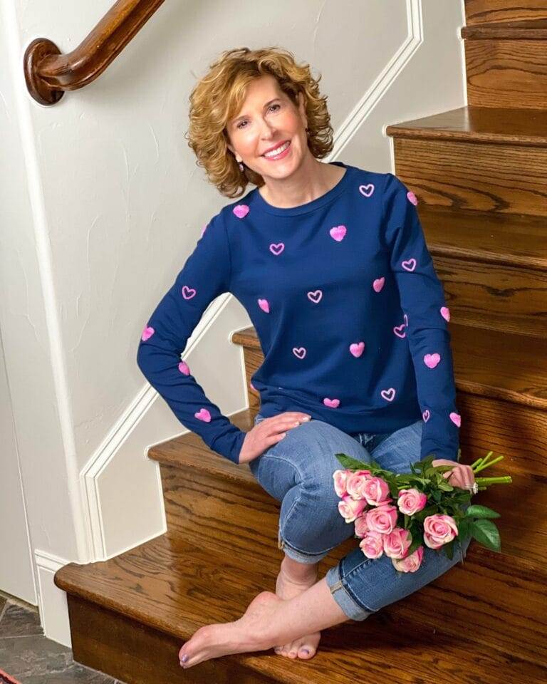 woman wearing Lilly Pulitzer Rami Graphic Sweatshirt