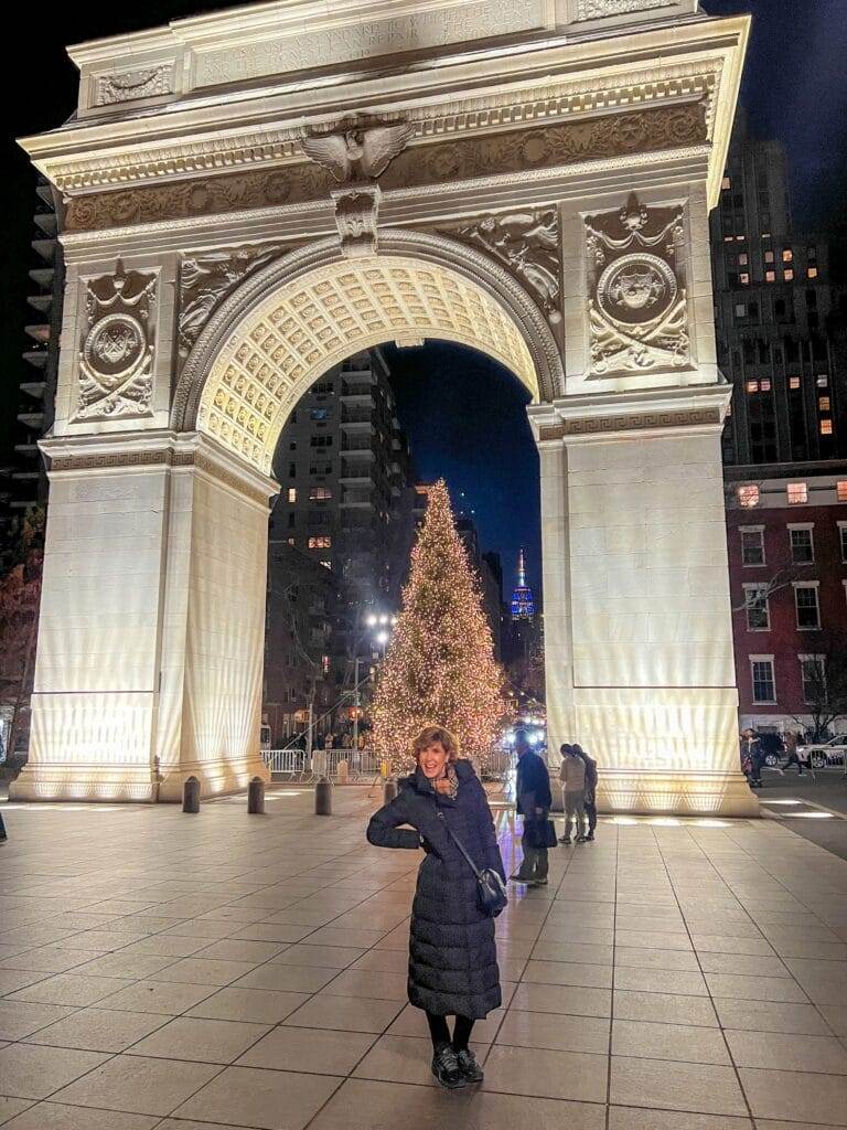 the christmas tree in washington square park nyc